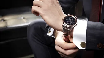 Nu-ți vei permite acest smartwatch din aur de la LG