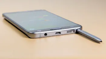 Cum strici foarte ușor un Galaxy Note 5? Îi introduci stylusul invers