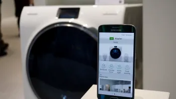 Mașina de spălat WW8500 de la Samsung e atât de inteligentă, încât te iartă dacă ești uituc