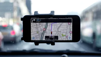 Waze riscă să dispară pentru că a furat hărţile altora