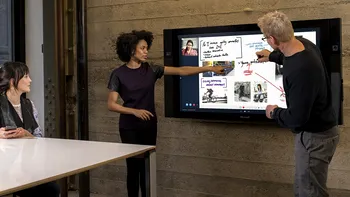 Ce poţi face cu o tabletă imensă, de 84 de inci? [VIDEO]