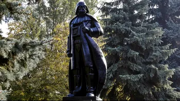 De ce și cum a fost transformată statuia lui Lenin în Darth Vader