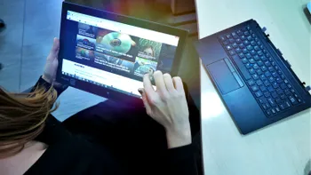 Toshiba Portege Z20t: un 2 în 1 pe care îl poți lua cu tine pe o insulă pustie [REVIEW]