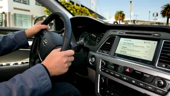 Cum te poate ucide sistemul hands-free din mașina ta