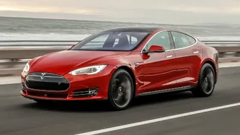 Mașinile Tesla primesc un update care le face aproape autonome
