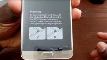 Noile Galaxy Note 5 se livrează cu un avertisment ”anti-prost”