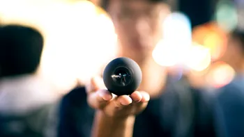 Luna este cea mai mică și mai accesibilă cameră video care filmează la 360 de grade