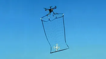 Cum contracarezi dronele ilegale? Cu alte drone și o plasă, evident!