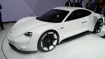 Porsche se întoarce la rădăcini și va produce prima sa mașină integral electrică: Porsche E