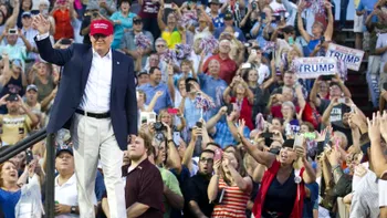 Donald Trump promite să mute producția telefoanelor Apple înapoi în America