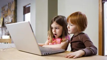 Cât de bine știu părinții să își protejeze copiii în mediul virtual