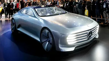 CES 2016: Mercedes a creat o mașină care se transformă în timp ce o conduci