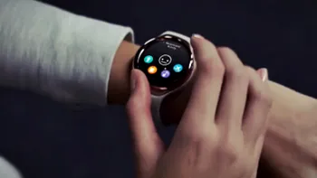 Noul fitness tracker Samsung vine cu o ”broșă” pentru măsurarea pulsului