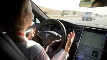 Încă un pas spre mașina viitorului: celebra Tesla Model S e aproape autonomă
