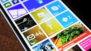 Microsoft ar putea lansa huse de telefoane cu ecrane secundare