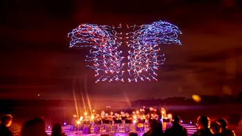Așa arată 100 de drone ”dansând” pe Simfonia a 5-a de Beethoven