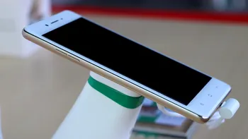 Oppo F1 este un nou smartphone sprinten și atrăgător