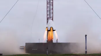 Capsula Space X plutește în aer asemenea navelor din filmele SF [VIDEO]