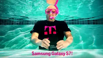 Primul unboxing la Galaxy S7 are loc sub apă