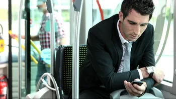 Apple vrea să folosești telefonul în loc de bilete la tren și la metrou