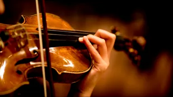 Programul datorită căruia o violonistă cu dizabilități a putut cânta iar