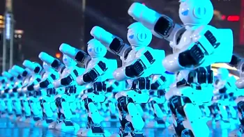 Chinezii sărbătoresc Anul Nou cu un sincron de 540 de roboți [VIDEO]