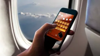 Folosirea telefonului, tabletei și laptopului în avion: care sunt limitările