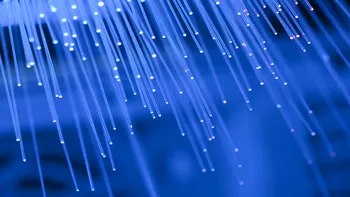 Un record aproape absurd: 1125 TB transmiși într-o secundă prin fibră optică