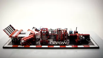 Acest robot Lego face avione de hârtie în locul tău