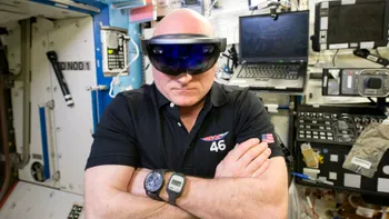 Așa arată o convorbire pe Skype efectuată din spațiu, folosind ochelarii HoloLens