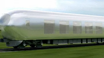 Japonezii lucrează la un tren aproape invizibil