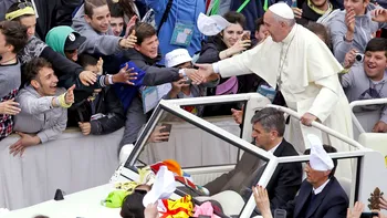 Tehnologia și religia: Papa încearcă să vă invite la socializare reală