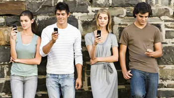 Utilizatorii de smartphone își verifică telefonul de peste 80 de miliarde de ori pe zi