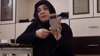 Această femeie explică de ce au refugiații nevoie de smartphone-uri