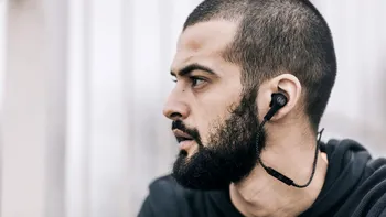 Beoplay H5 sunt căștile wireless de invidiat de la Bang & Olufsen