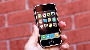 Primul iPhone vândut pe eBay e lejer cel mai scump telefon din lume