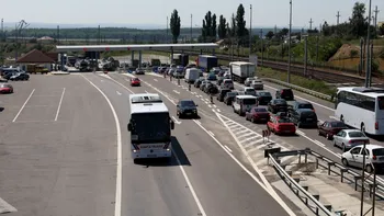 Dacă pleci spre mare, nu vei putea plăti rovinieta și taxa de pod prin sistemul electronic