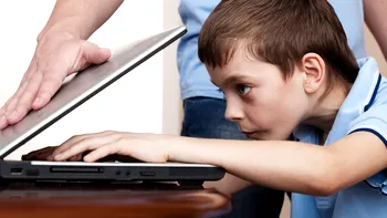 Copiii, tentați de partea întunecată a Internetului: unde își petrec timpul când sunt online