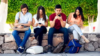 Ne apreciem mai mult telefoanele decât prietenii sau părinții, iar acest studiu o confirmă