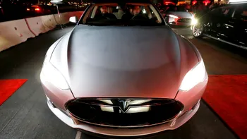 Un nou Tesla pe pilot automat responsabil de un accident