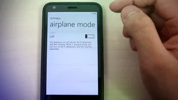 Ce se întâmplă dacă nu-ți pui telefonul pe Mod Avion când ești în avion