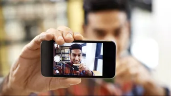 Cum își făceau oamenii selfie-uri pe vremea când nu existau smartphone-uri