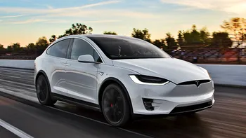 Pilotul automat al unei Tesla Model X a salvat viața șoferului