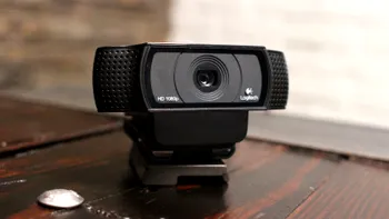 Webcam bun pentru call-uri și streaming: cum alegi camera care chiar te face să arăți bine