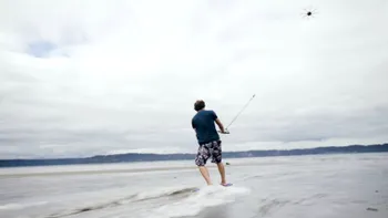 Dronesurfing este sportul pe care orice pasionat de drone ar trebui să-l încerce