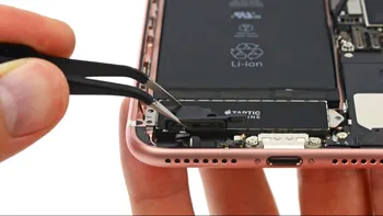 Ce ascunde un iPhone 7 Plus în interiorul său