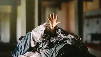 Partea întunecată a modei: cum distruge industria fast-fashion mediul