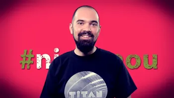 Despre stand-up comedy în online, podcasturi și vlogging cu Teo de la Între show-uri și Nimic nou [INTERVIU]