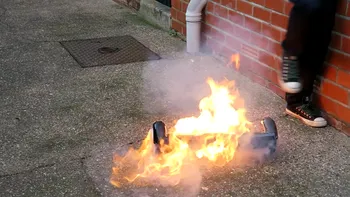 Un hoverboard a explodat și a incendiat o casă de un milion de dolari