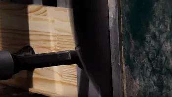 Dacă nu îți place cum arată iPhone 7, ți-l poți personaliza cu un polizor [VIDEO]
